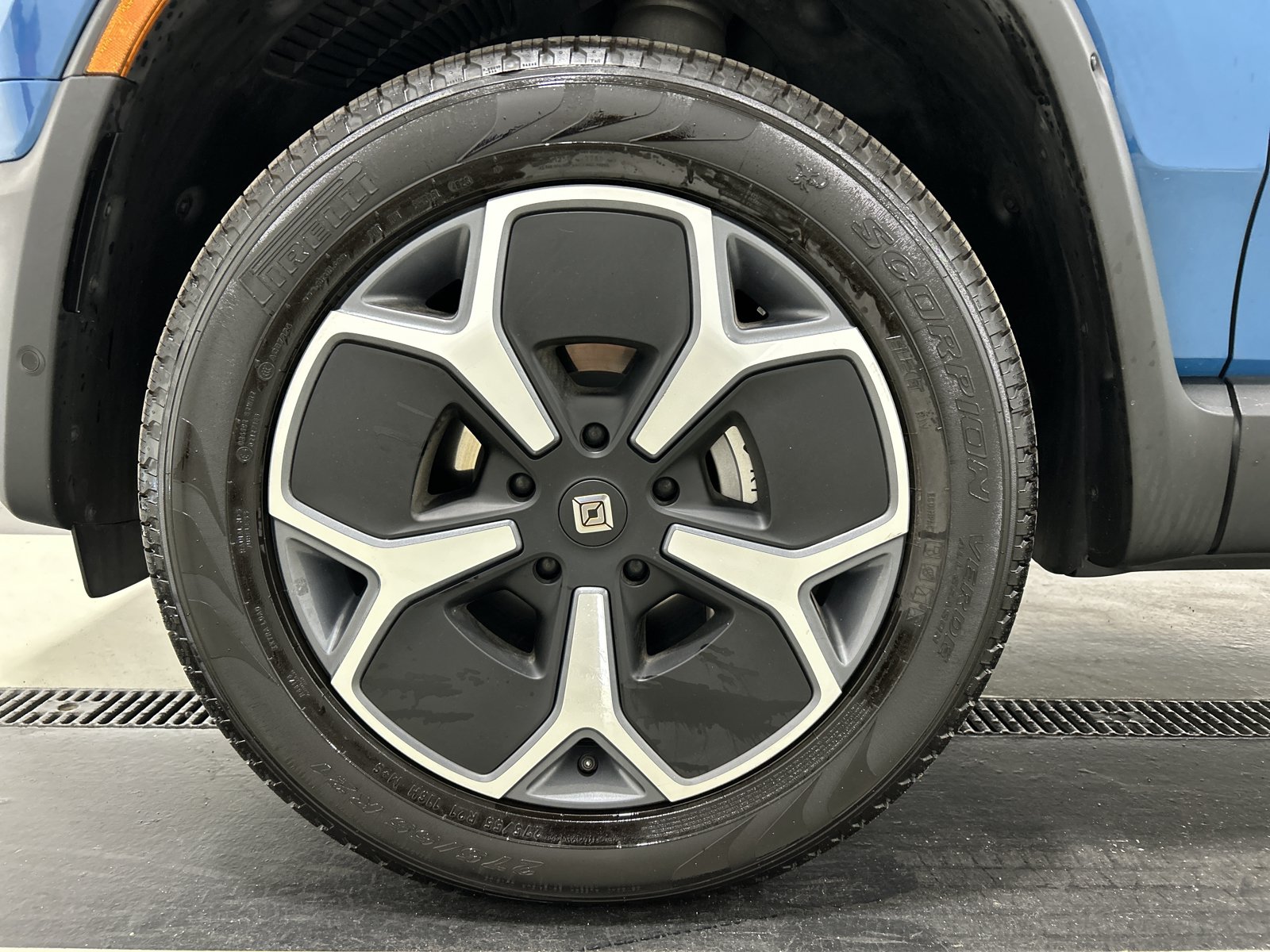 Used 2024 Rivian R1T Adventure AWD/4WD image 9