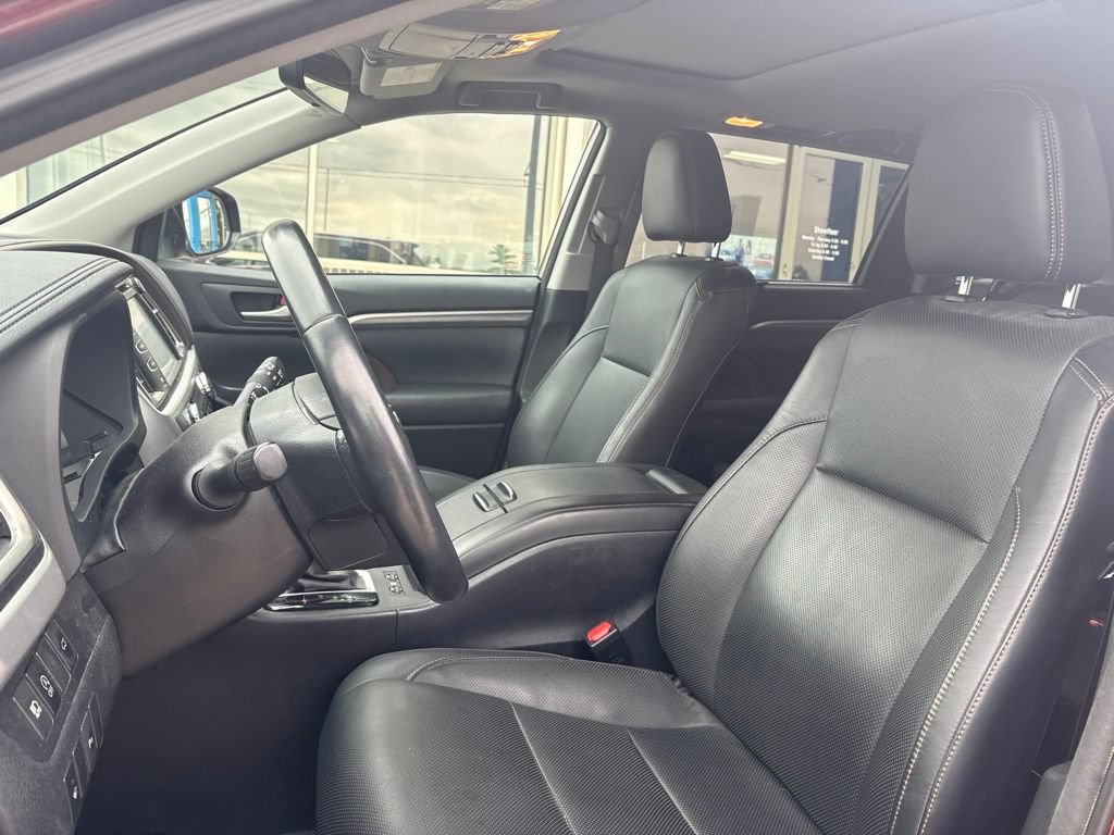Used 2018 Toyota Highlander Limited w/ Protection Package #3 AWD/4WD image 12