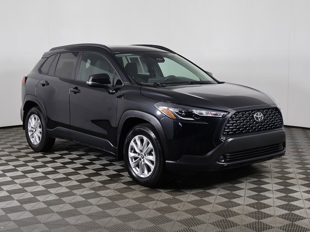 Used 2023 Toyota Corolla Cross LE FWD image 2