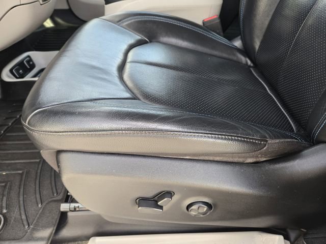 Used 2021 Chrysler Pacifica Touring-L w/ Premium & Safety Sphere Group image 22
