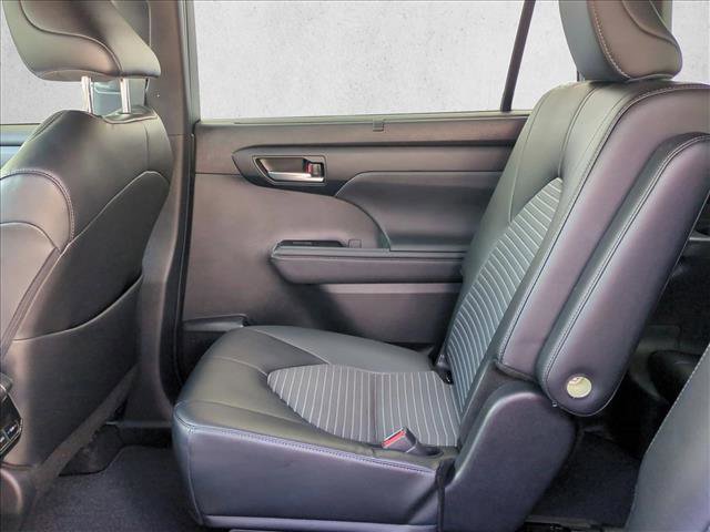Used 2024 Toyota Highlander XSE image 19