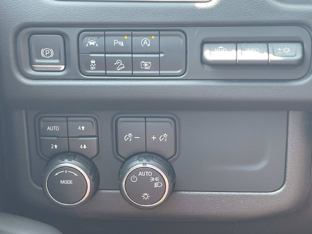 Used 2023 Chevrolet Suburban Premier AWD/4WD image 33