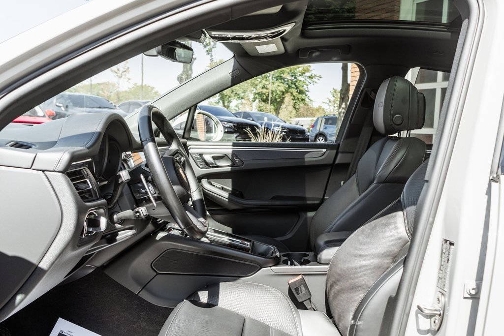 Used 2023 Porsche Macan GTS w/ Premium Package Plus image 28