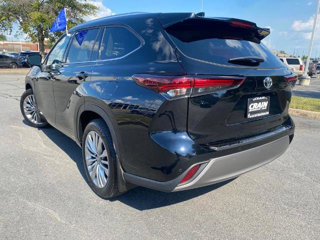 Used 2024 Toyota Highlander Platinum image 5