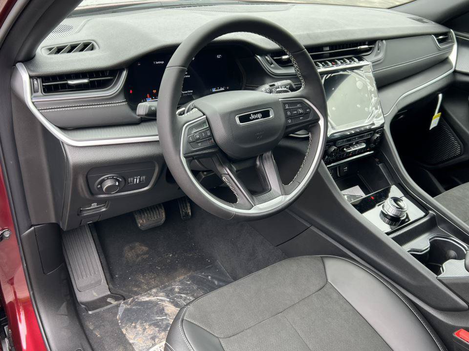 Used 2025 Jeep Grand Cherokee L Altitude AWD/4WD image 15