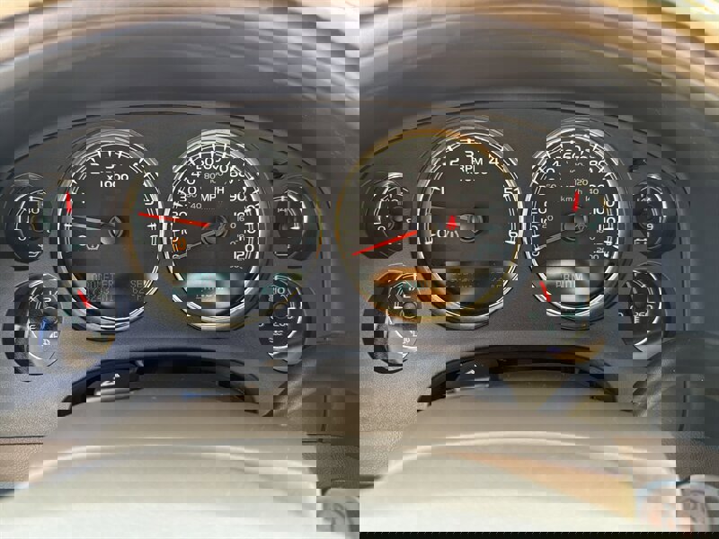 Used 2011 Chevrolet Avalanche LTZ image 34