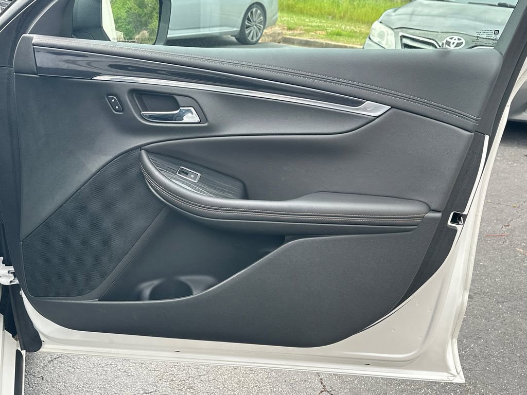 Used 2017 Chevrolet Impala LT w/ Convenience Package image 15