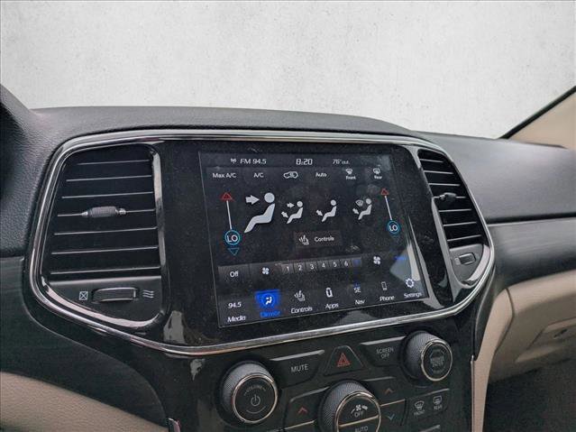 Used 2022 Jeep Grand Cherokee Laredo E w/ Security & Convenience Group AWD/4WD image 4