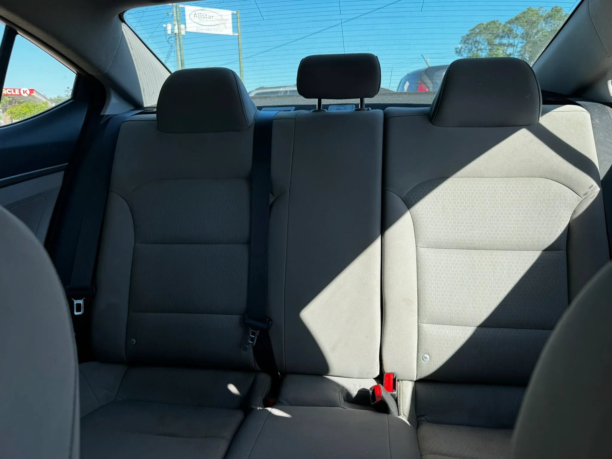 Used 2017 Hyundai Elantra SE FWD image 18