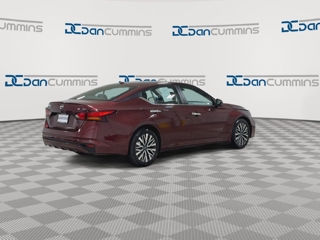Used 2024 Nissan Altima 2.5 SV FWD image 8