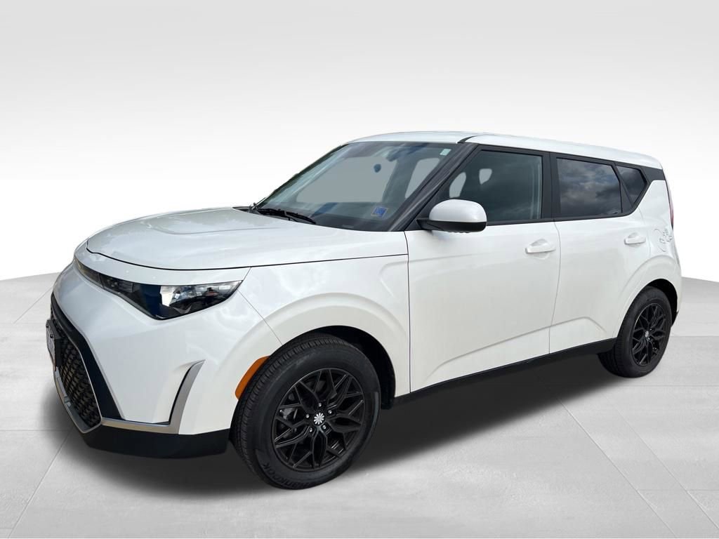 Used 2025 Kia Soul LX FWD image 9