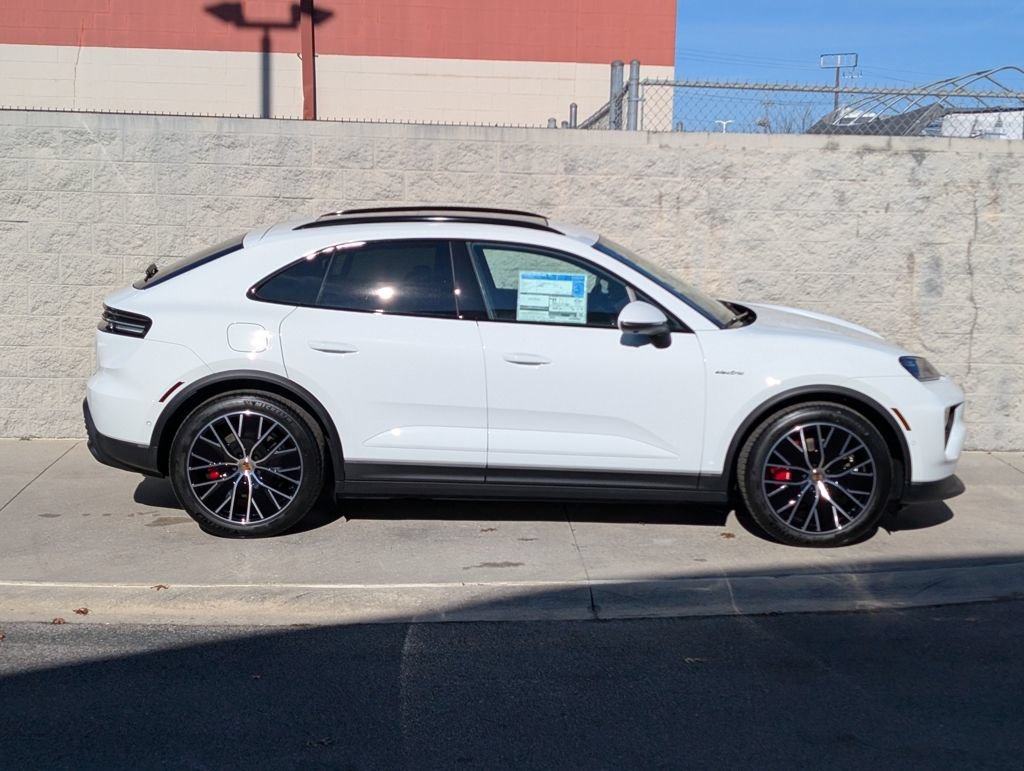 New 2025 Porsche Macan 4S Electric AWD/4WD image 8