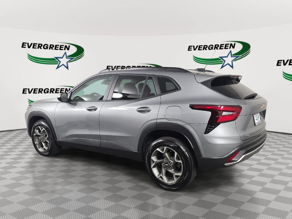 Used 2025 Chevrolet Trax LT w/ Driver Confidence Package FWD image 7