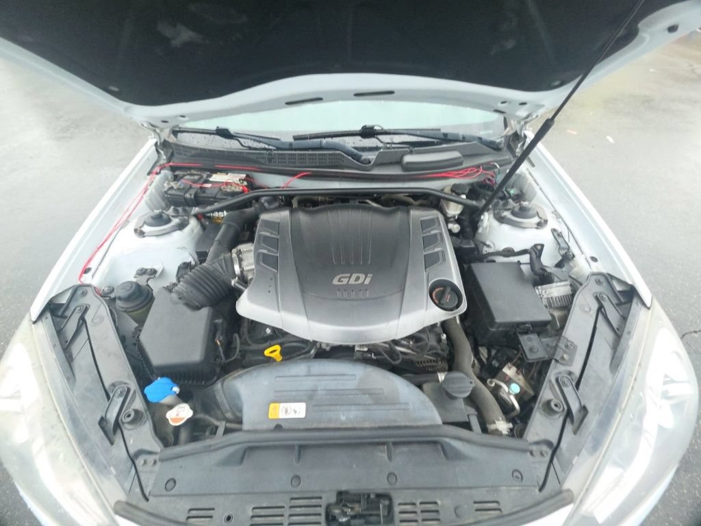 Used 2016 Hyundai Genesis Coupe 3.8 RWD image 12