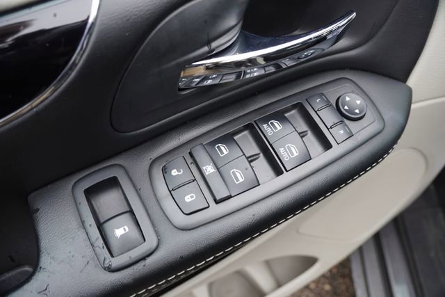 Used 2018 Dodge Grand Caravan SXT FWD image 24