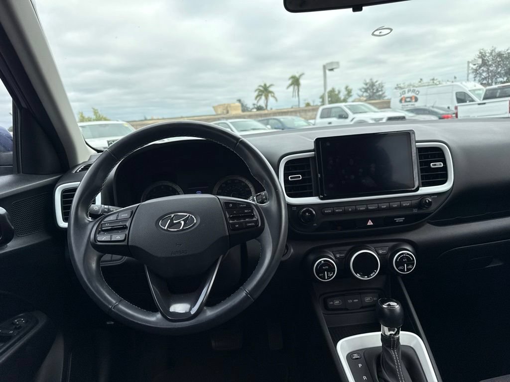 Used 2022 Hyundai Venue Limited FWD image 7