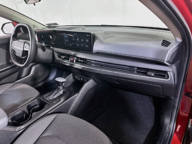 Used 2025 Kia K4 FWD image 11