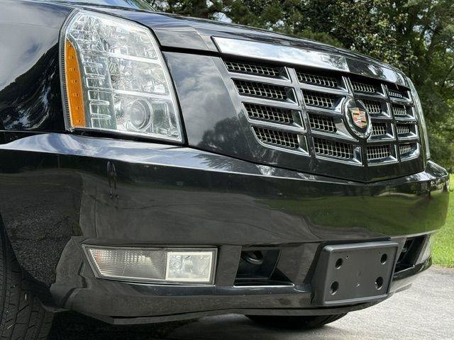 Used 2013 Cadillac Escalade ESV Luxury AWD/4WD image 13