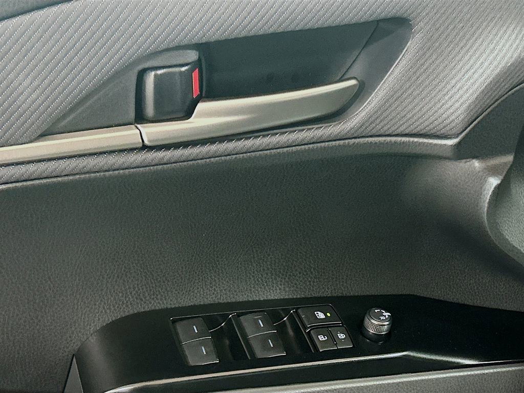 New 2026 Toyota Camry Hybrid FWD image 18