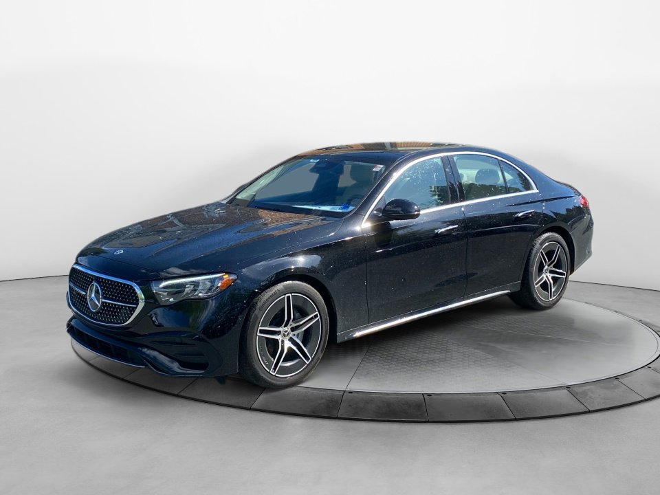 Used 2025 Mercedes-Benz E 350 4MATIC Sedan image 3