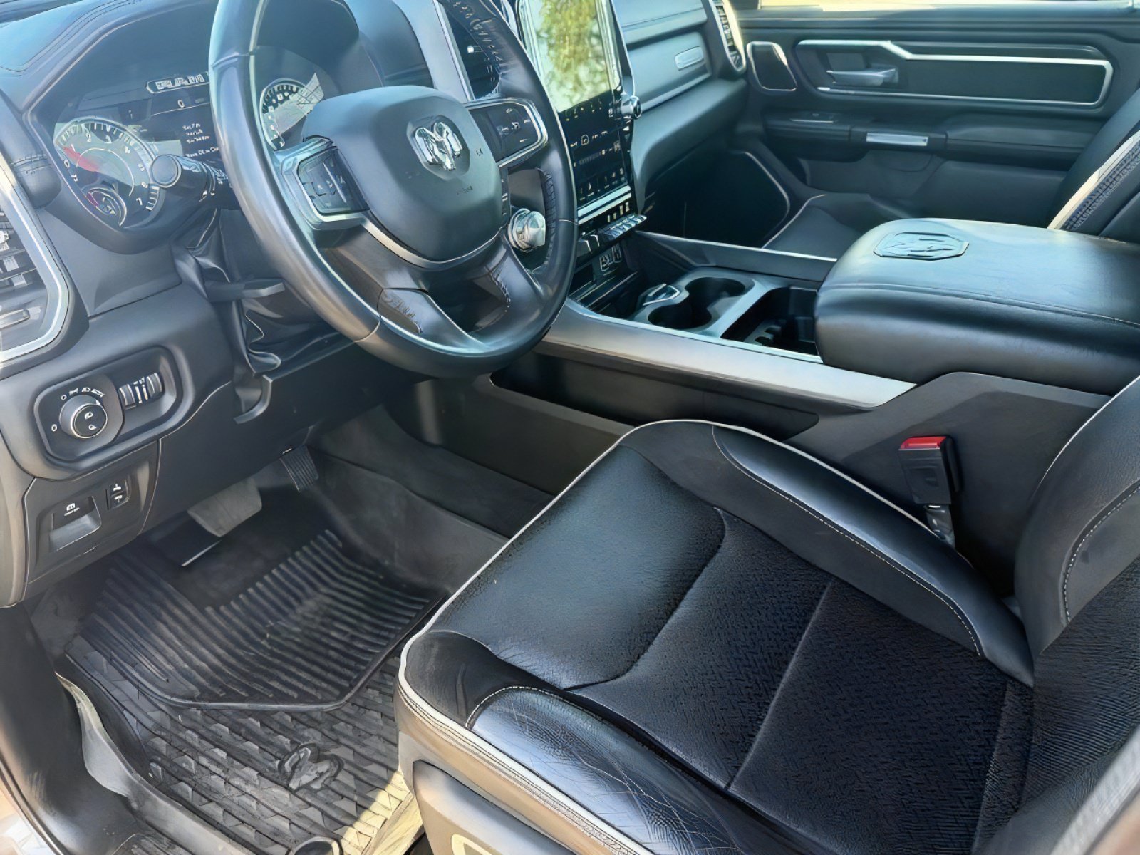 Used 2023 RAM 1500 Laramie AWD/4WD image 18