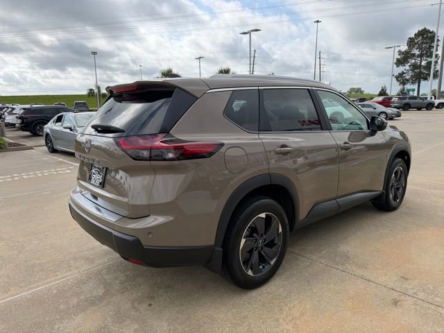 Used 2025 Nissan Rogue SV w/ SV Premium Package image 5