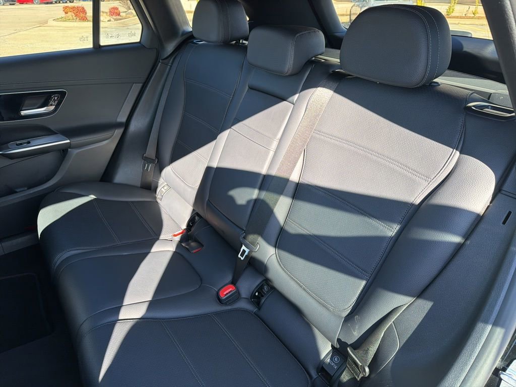 Used 2024 Mercedes-Benz GLC 300 4MATIC image 16