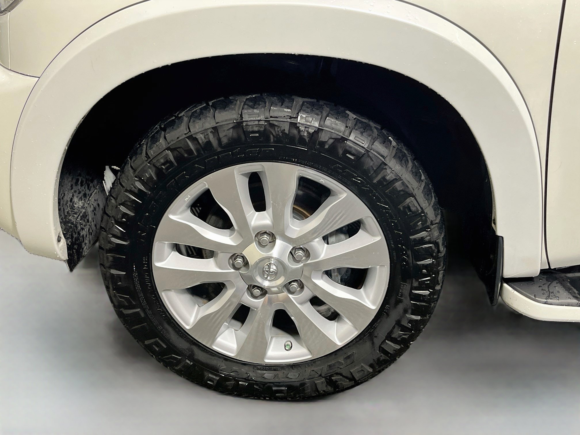Used 2017 Toyota Sequoia Platinum AWD/4WD image 12