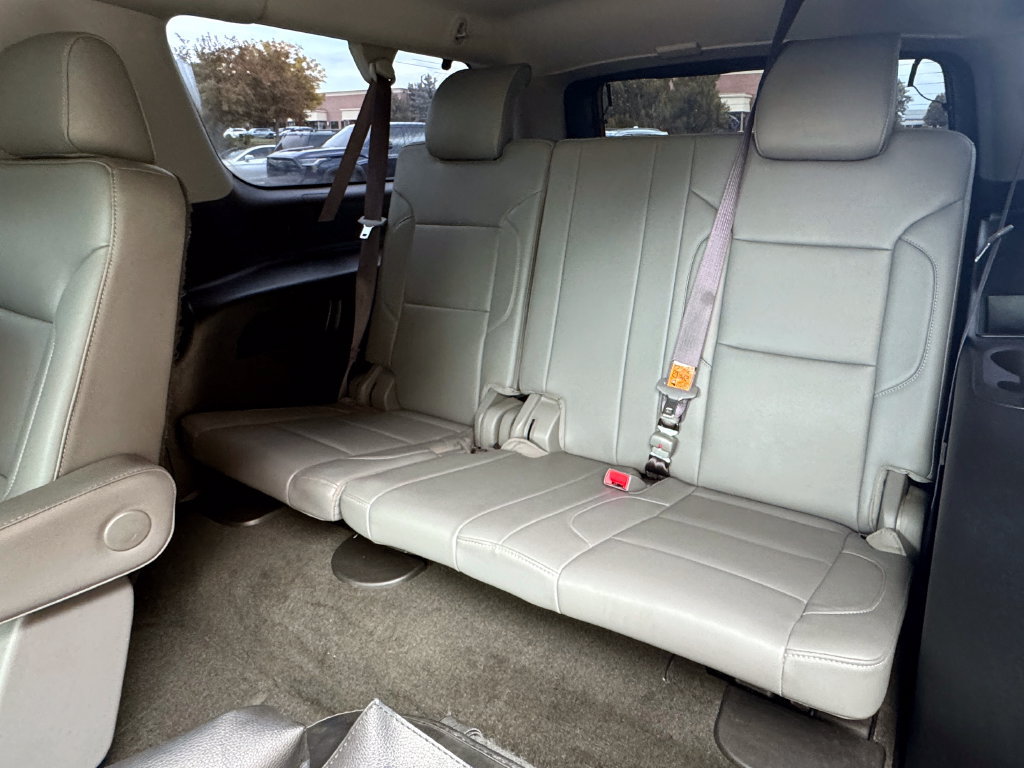Used 2017 Chevrolet Suburban LT w/ Luxury Package AWD/4WD image 32