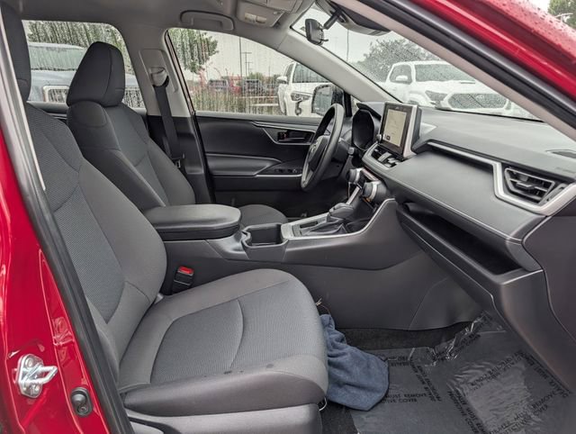 Used 2025 Toyota RAV4 LE FWD image 30