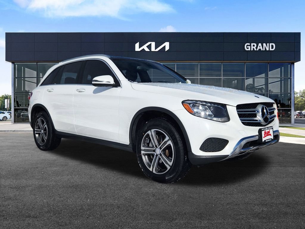 Used 2017 Mercedes-Benz GLC 300 4MATIC image 2