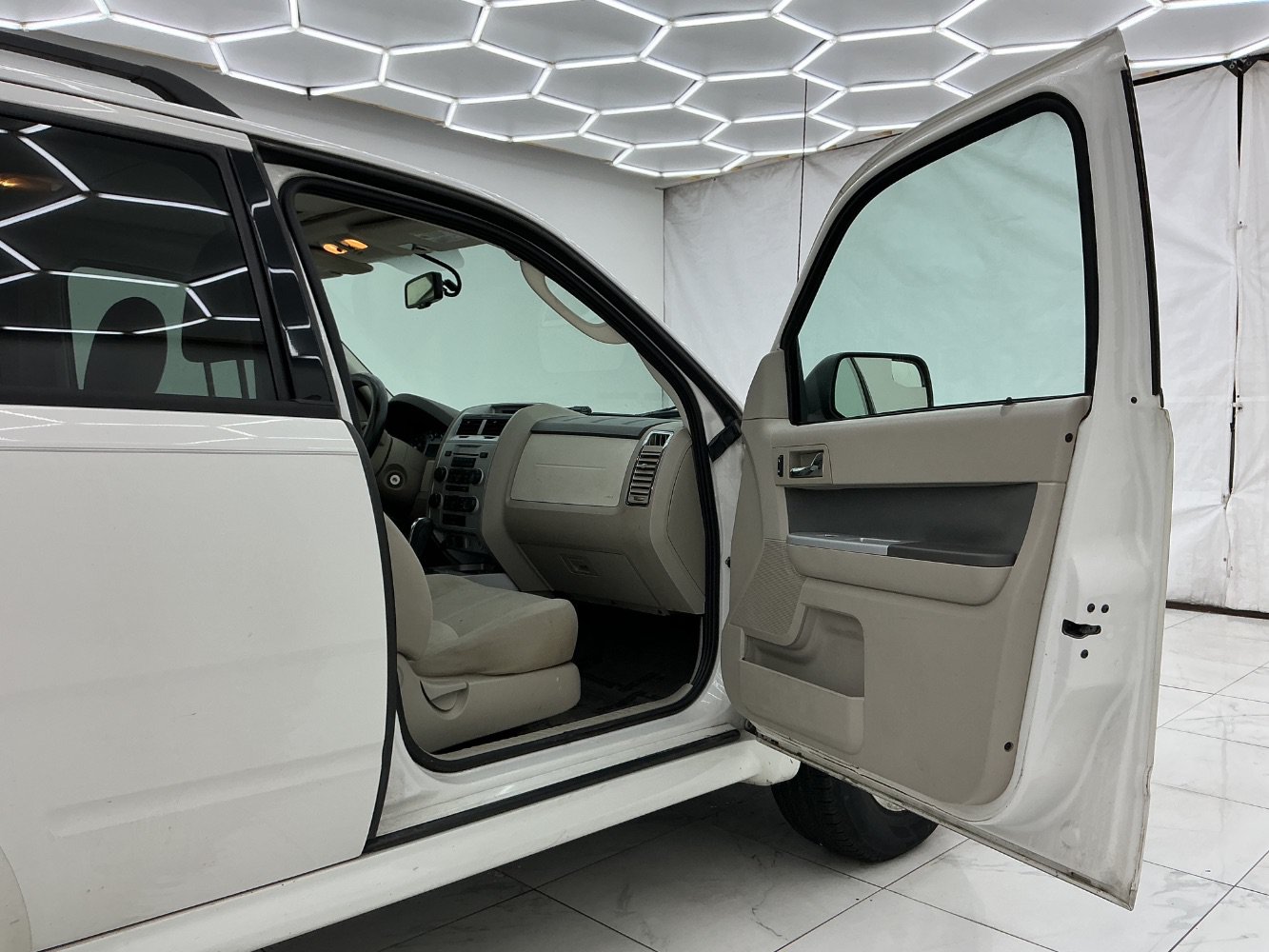 Used 2010 Mercury Mariner 2WD image 10