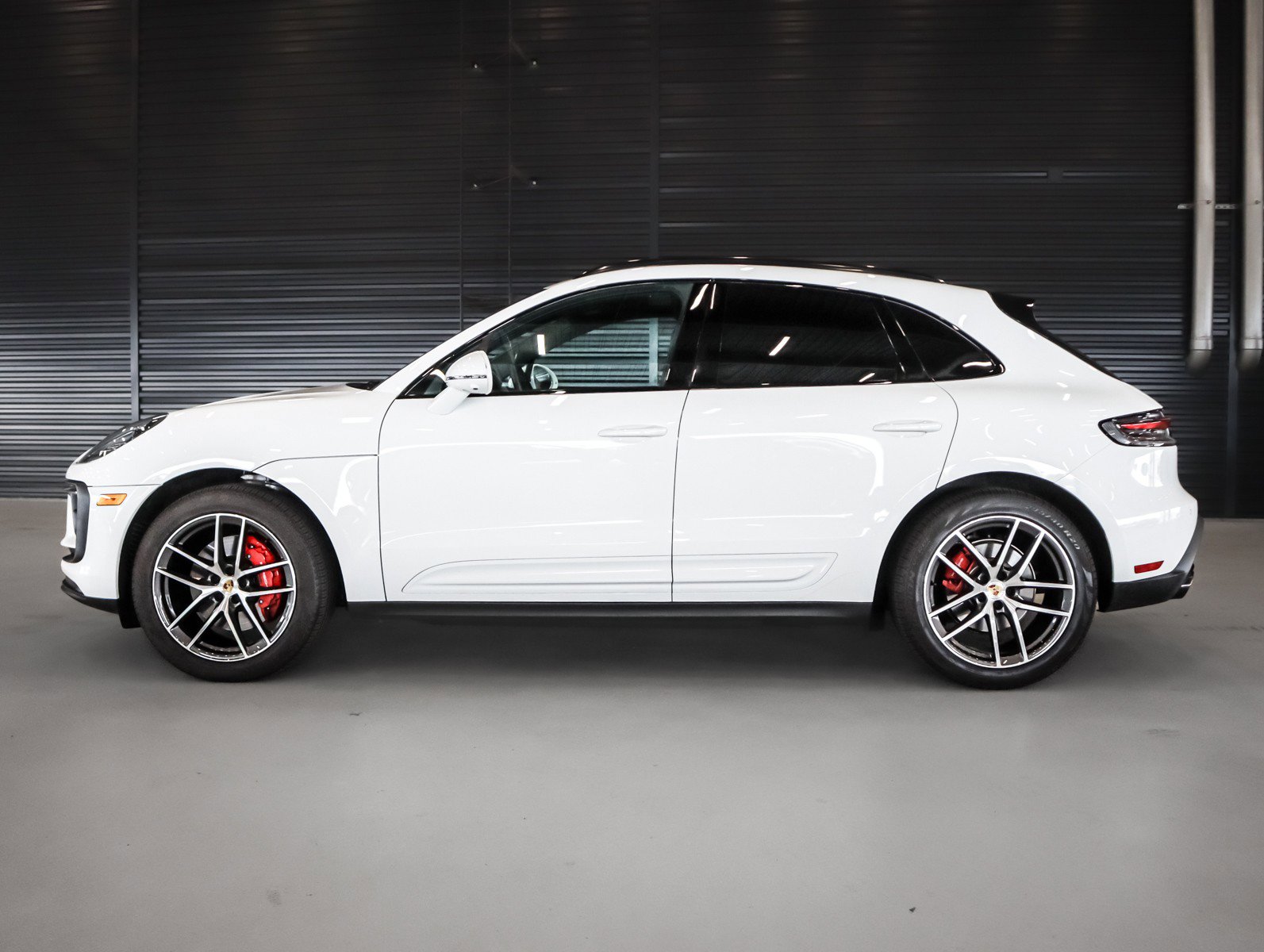 Certified 2025 Porsche Macan S AWD/4WD image 2