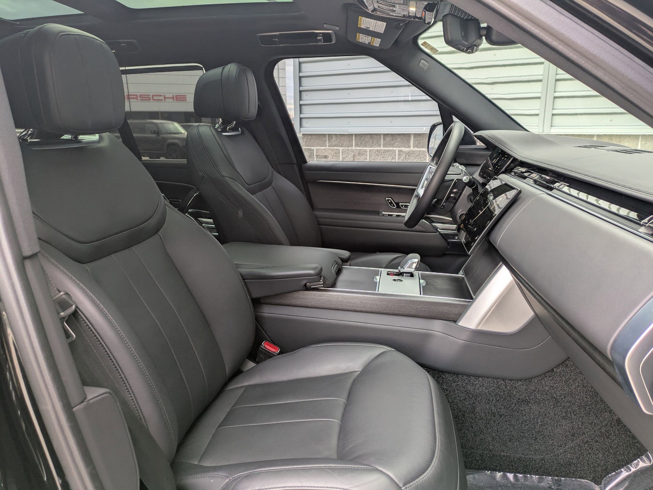 Used 2024 Land Rover Range Rover SE image 30