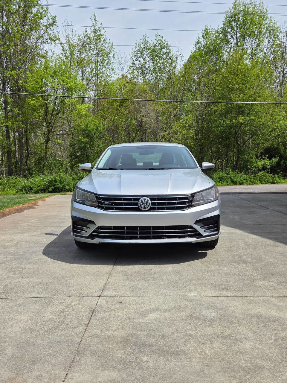 Used 2017 Volkswagen Passat 1.8T R-Line image 2