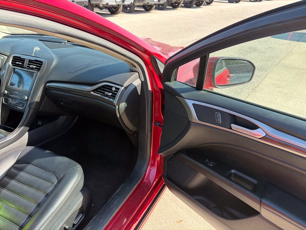 Used 2020 Ford Fusion SEL FWD image 9