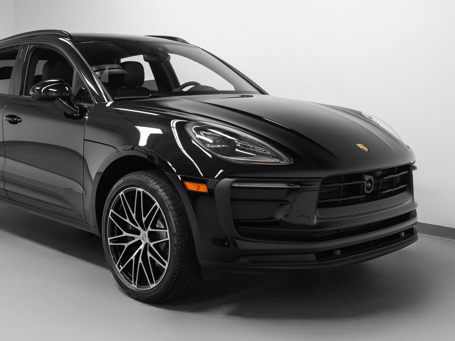 New 2026 Porsche Macan AWD/4WD image 9
