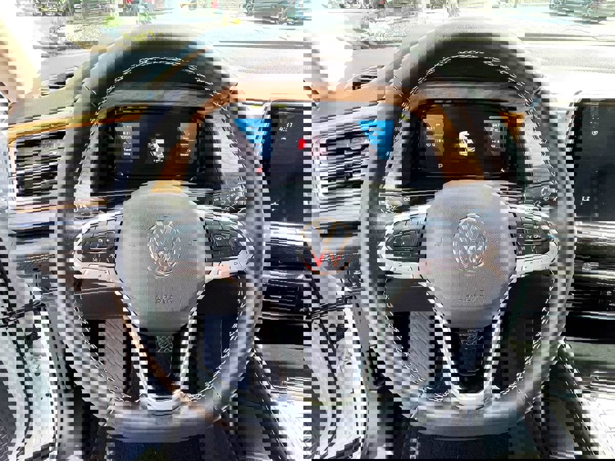 Used 2024 Volkswagen Atlas SE w/ Black Wheel Package image 11