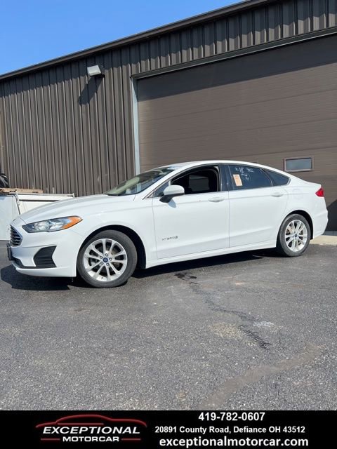 Used 2019 Ford Fusion SE FWD image 1
