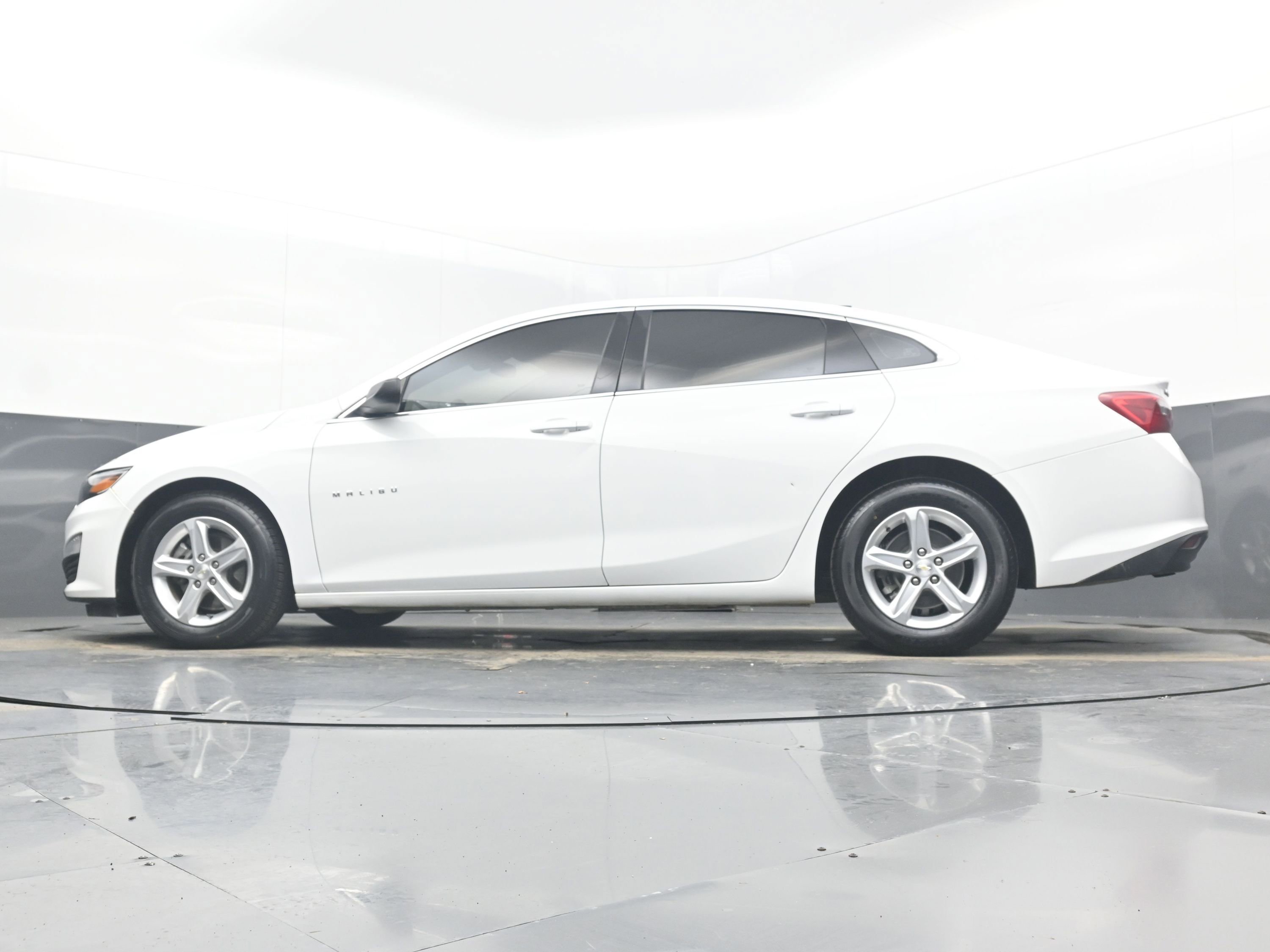 Used 2021 Chevrolet Malibu LS image 27