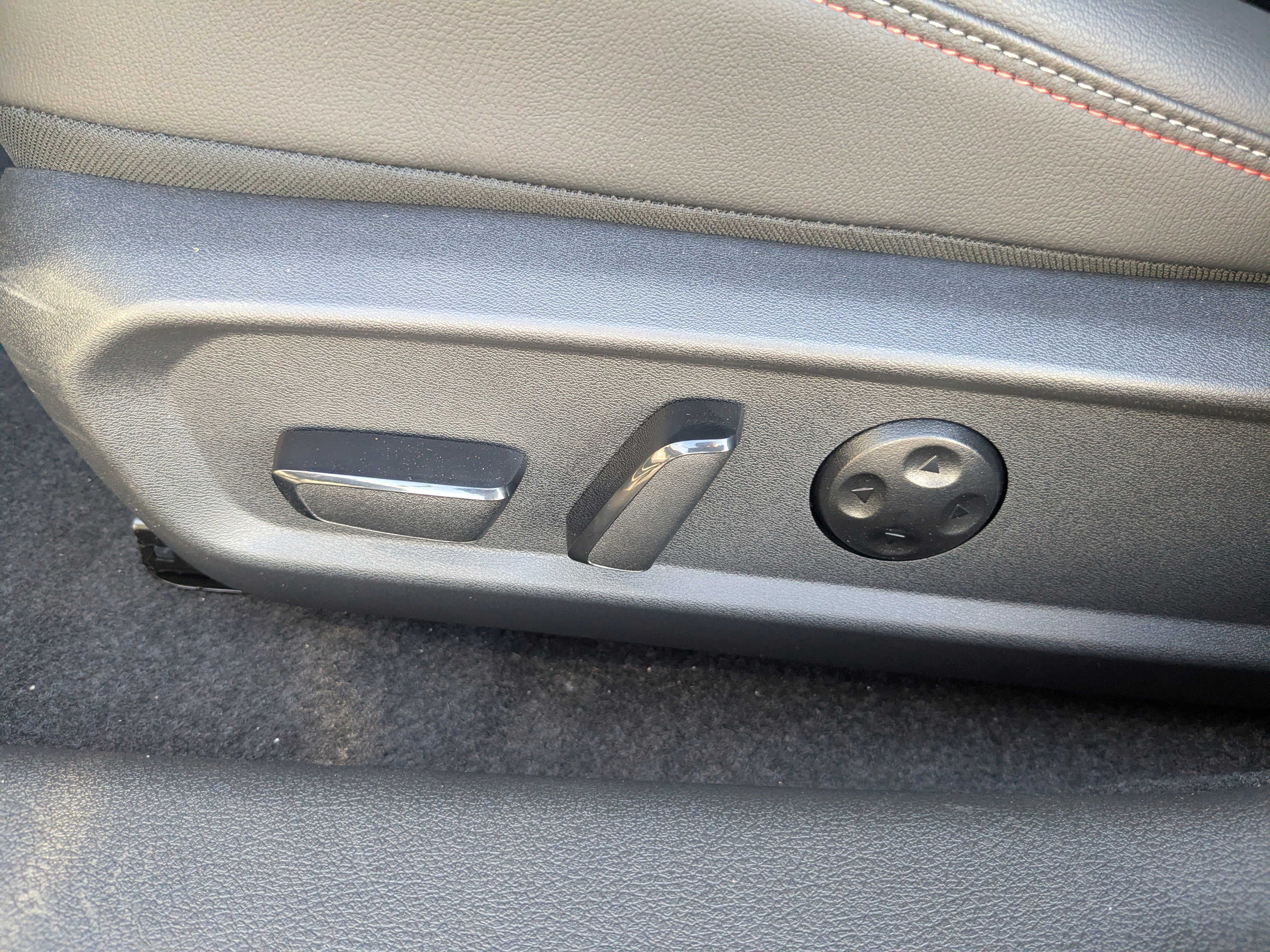 New 2026 Nissan Sentra SR w/ SR Premium Package FWD image 21