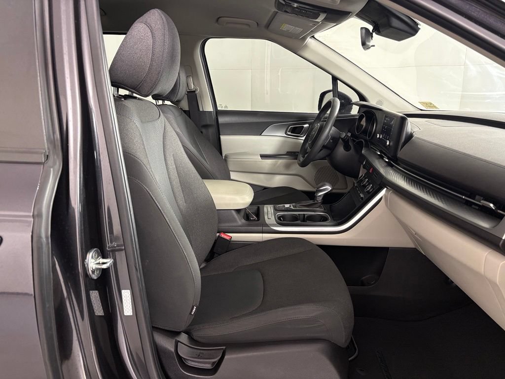 Used 2022 Kia Carnival LX FWD image 43