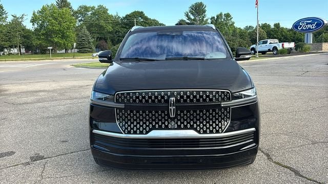 Used 2025 Lincoln Navigator Reserve AWD/4WD image 6