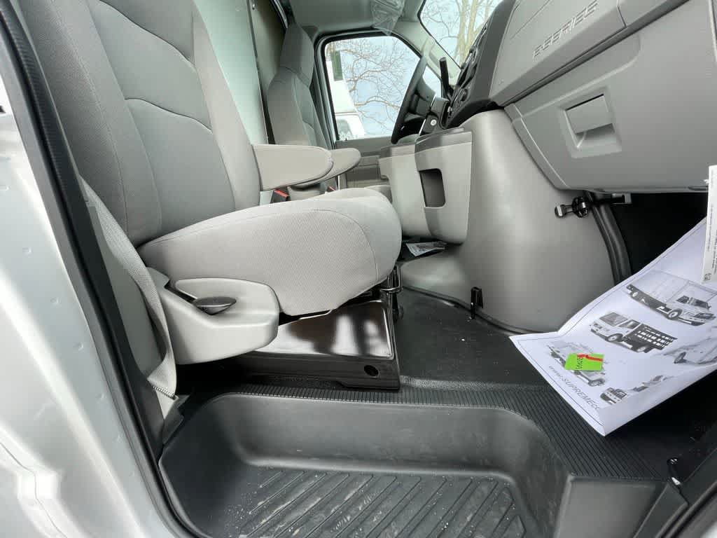 New 2024 Ford E-450 and Econoline 450 Super Duty w/ Power Windows & Locks Group RWD image 33