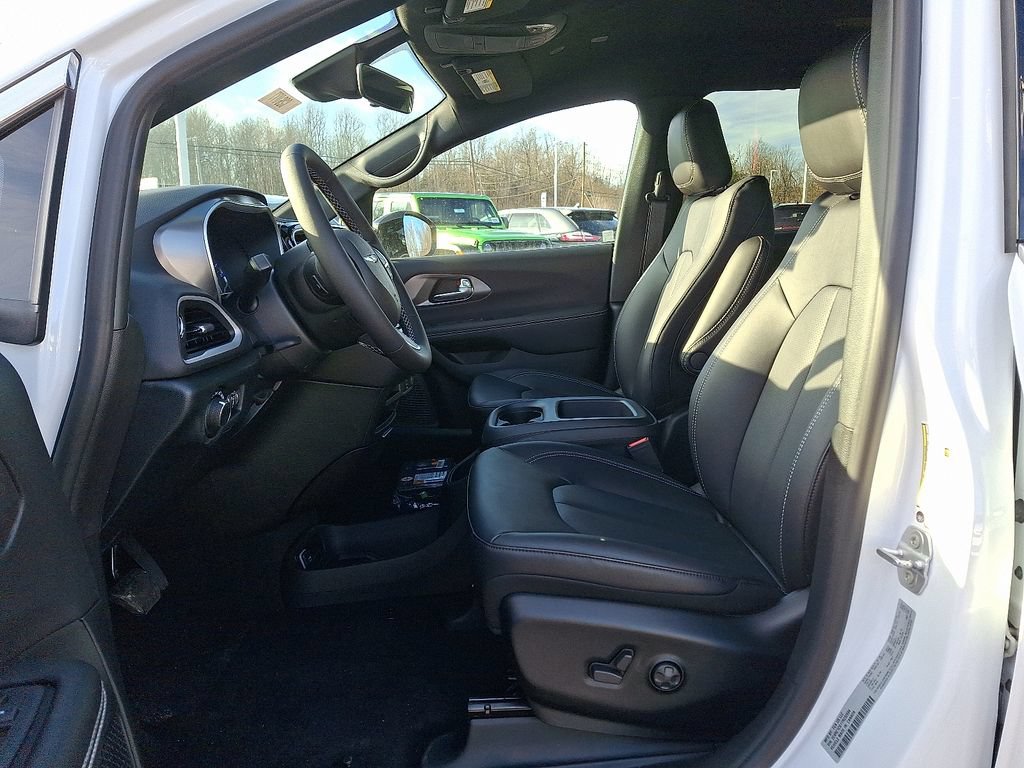 New 2026 Chrysler Voyager LX FWD image 10