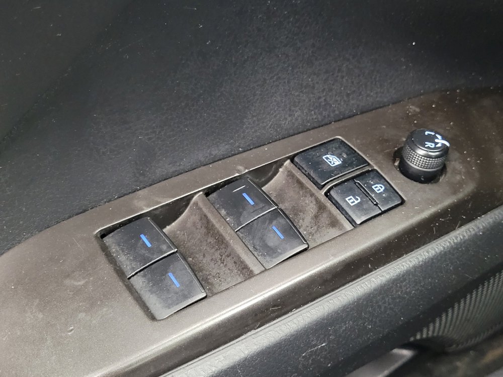 Used 2022 Toyota Camry SE FWD image 27