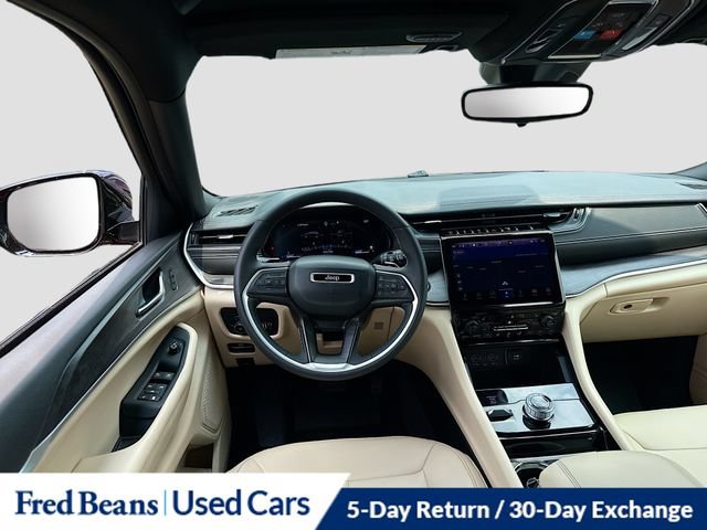 Used 2023 Jeep Grand Cherokee Limited w/ Black Appearance Package AWD/4WD image 28