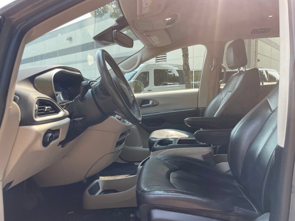 Used 2022 Chrysler Pacifica Touring-L FWD image 23
