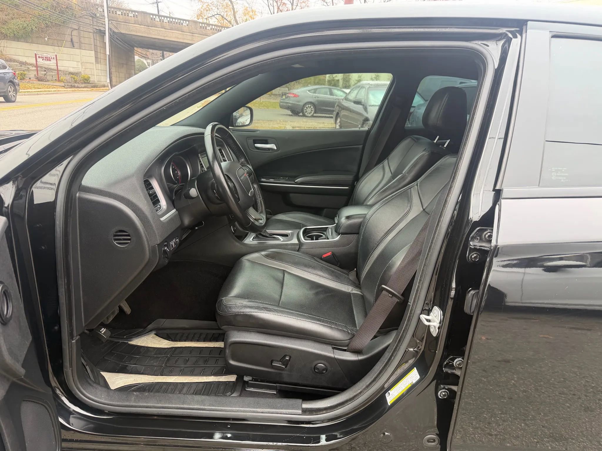 Used 2022 Dodge Charger SXT w/ Leather Interior Group RWD image 24