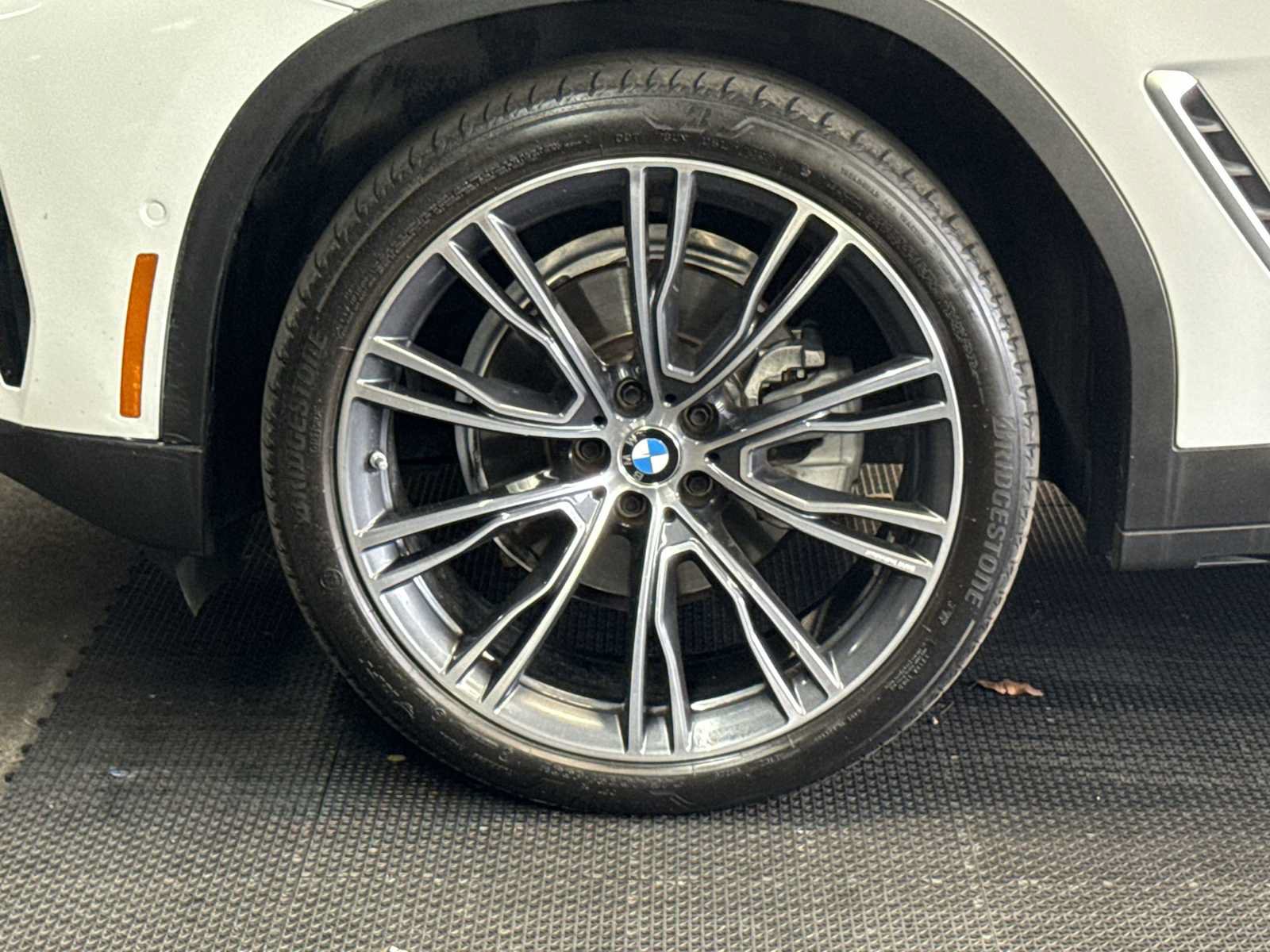Used 2024 BMW X4 xDrive30i w/ Parking Assistance Package AWD/4WD image 11